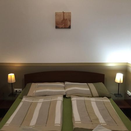 Elvis Guesthouse Budapest Eksteriør billede