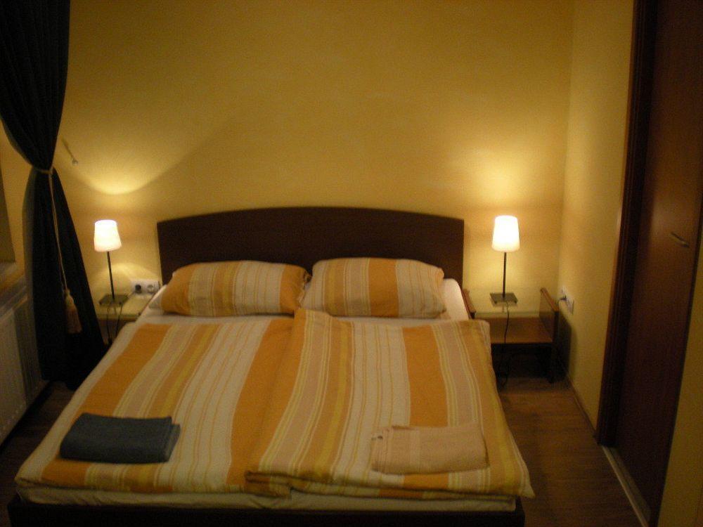 Elvis Guesthouse Budapest Eksteriør billede