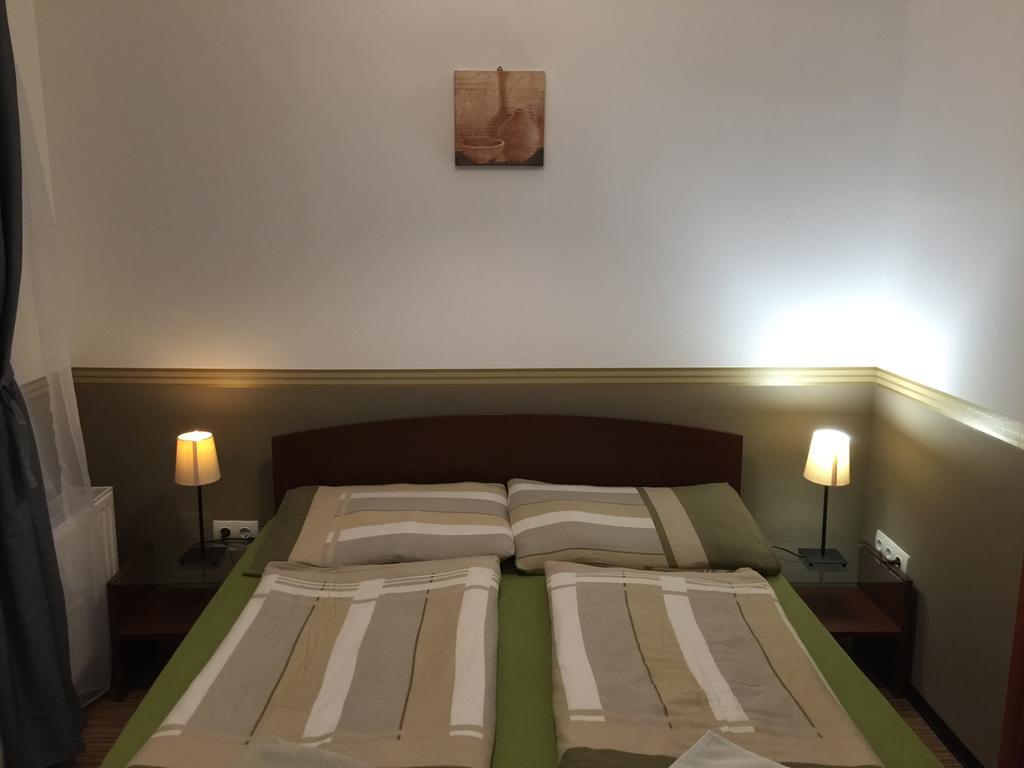 Elvis Guesthouse Budapest Eksteriør billede