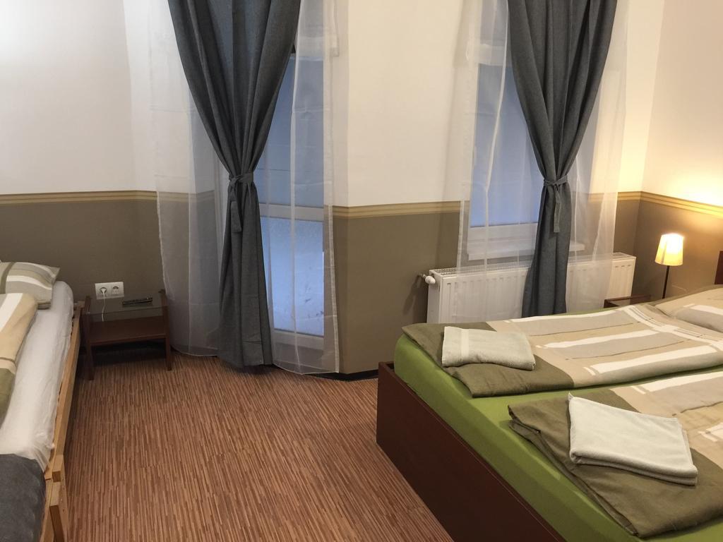 Elvis Guesthouse Budapest Eksteriør billede