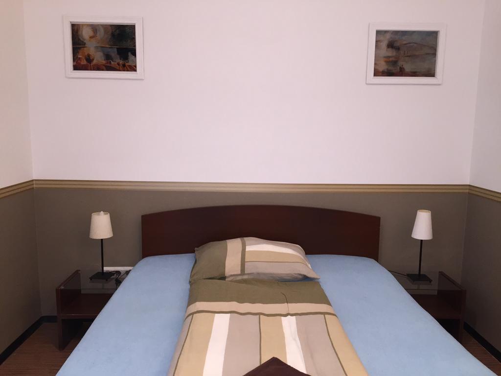 Elvis Guesthouse Budapest Eksteriør billede