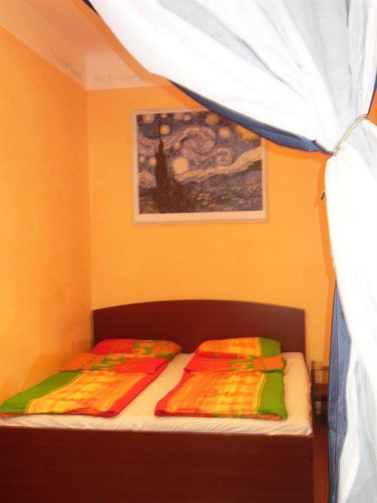 Elvis Guesthouse Budapest Eksteriør billede